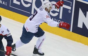 BLEUS DE L'ÉTRANGER. FLEURY TERMINE FORT